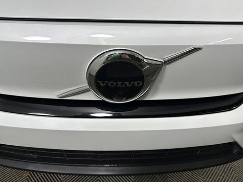 Used 2023 Volvo XC40 Recharge Plus w/ Protection Package Premier image 9