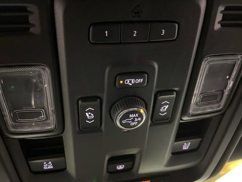 Used 2021 GMC Yukon SLT w/ SLT Luxury Plus Package AWD/4WD image 45