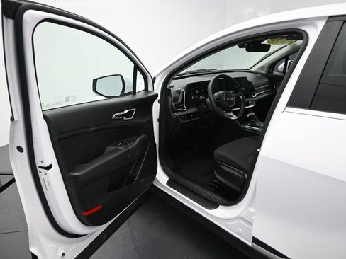 Used 2025 Kia Sportage LX AWD/4WD image 12