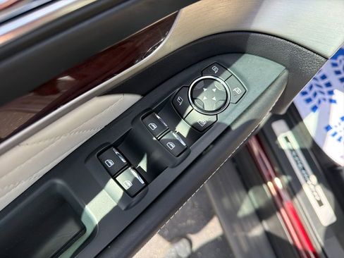 Used 2019 Ford Explorer Platinum AWD/4WD image 11