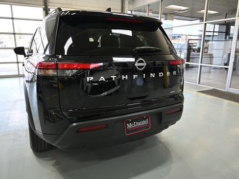 Used 2025 Nissan Pathfinder SV image 6