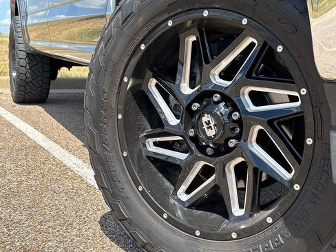 Used 2018 Ford F150 Lariat w/ Equipment Group 502A Luxury AWD/4WD image 2