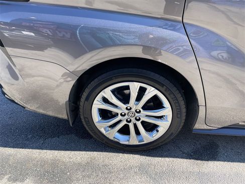 Certified 2023 Toyota Sienna Platinum image 12