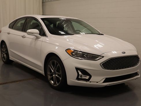 Used 2020 Ford Fusion Titanium image 2