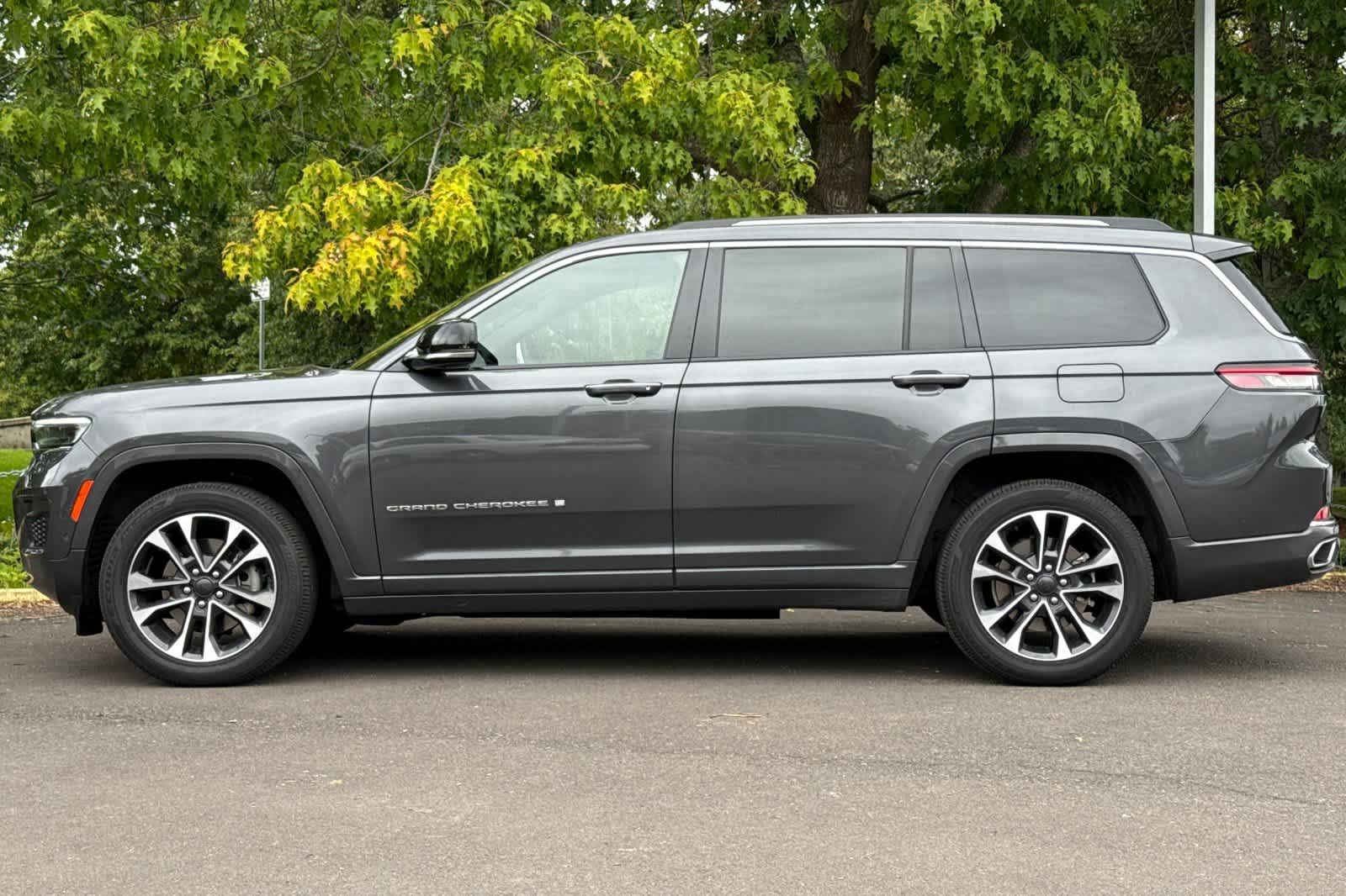 Used 2022 Jeep Grand Cherokee L Overland AWD/4WD image 5