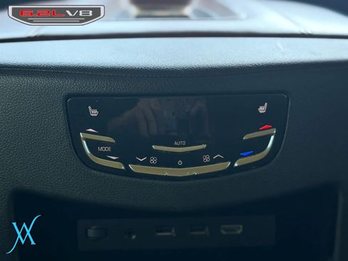 Used 2019 Cadillac Escalade Luxury AWD/4WD image 28