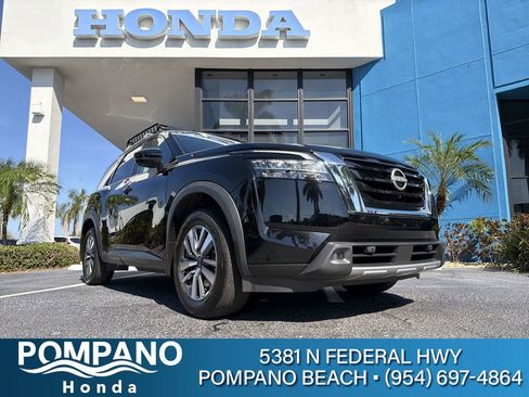 Used 2024 Nissan Pathfinder SL w/ Cargo Package image 1