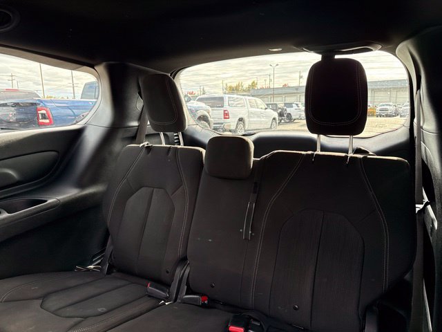 Used 2019 Chrysler Pacifica Touring Plus w/ Advanced Safetytec Group FWD image 17