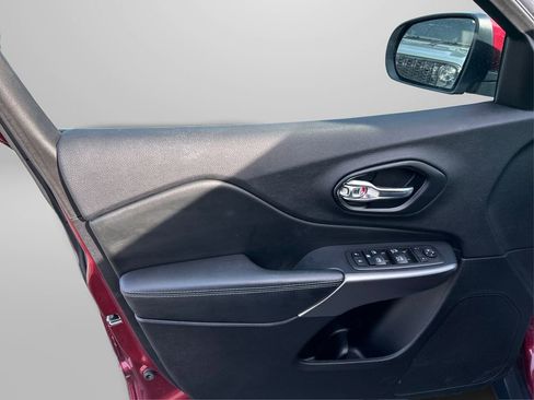 Used 2021 Jeep Cherokee Latitude Plus image 22