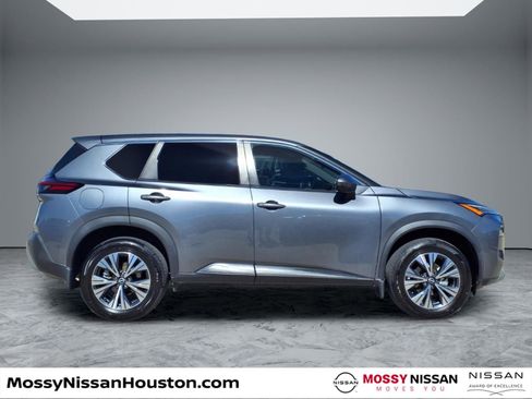 Used 2022 Nissan Rogue SV image 8