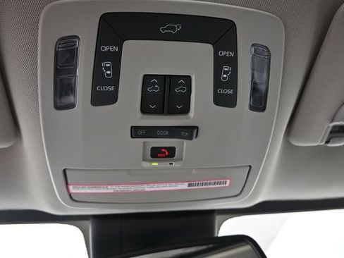 Certified 2023 Toyota Sienna XLE w/ Protection Package (TMS) FWD image 32
