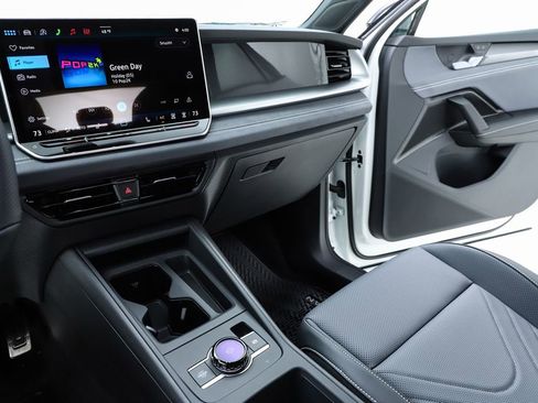 New 2026 Volkswagen Tiguan SE R-Line image 23