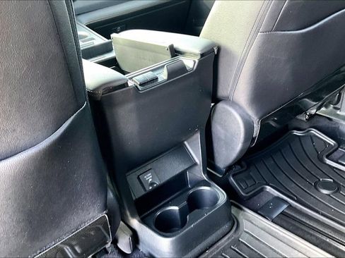 Used 2024 Toyota Sienna Platinum image 31