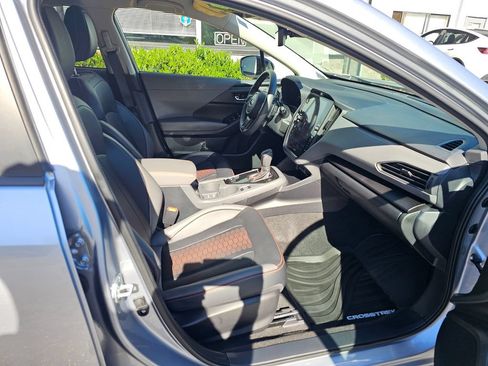 Used 2024 Subaru Crosstrek 2.5i Limited w/ Crosstrek Mirror Package AWD/4WD image 11