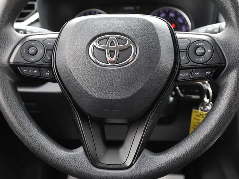 Used 2019 Toyota RAV4 LE AWD/4WD image 18