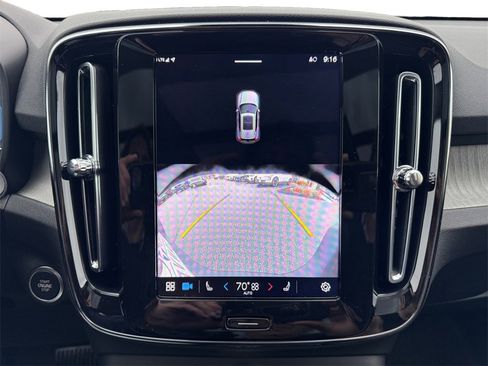 Certified 2025 Volvo XC40 B5 Core image 16