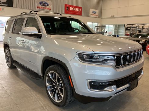 Used 2022 Jeep Wagoneer Series II w/ Premium Group I image 3