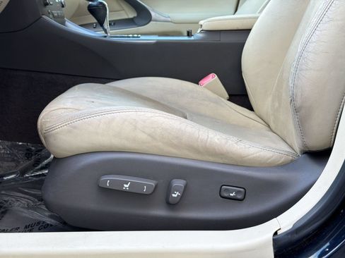 Used 2009 Lexus IS 250 w/ Preferred Accessory Pkg RWD image 14