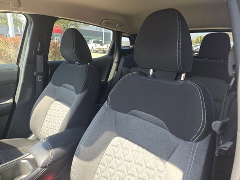 Used 2025 Nissan Kicks SV image 9