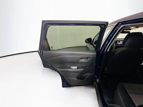 Used 2025 Nissan Rogue SV image 25