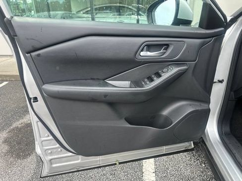 Used 2025 Nissan Rogue SV FWD image 16
