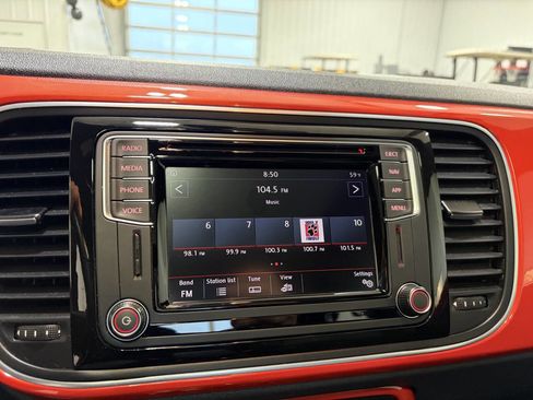 Used 2019 Volkswagen Beetle 2.0T SE w/ SE Premium Package image 23