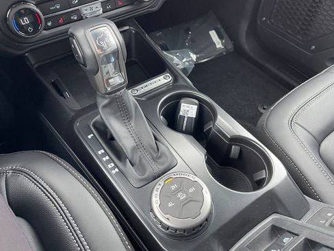 New 2025 Ford Bronco Outer Banks image 16