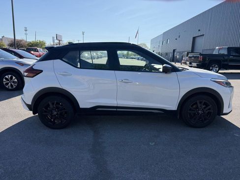 Used 2023 Nissan Kicks SR FWD image 2
