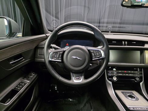Used 2018 Jaguar XF S image 21