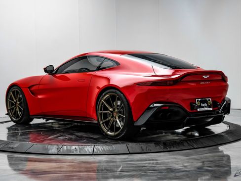 Used 2019 Aston Martin V8 Vantage Coupe image 10