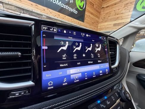 Used 2022 Chrysler Pacifica Limited FWD image 22