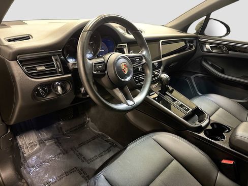 Used 2022 Porsche Macan image 9