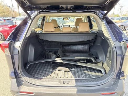 Used 2021 Toyota RAV4 XLE Premium image 12