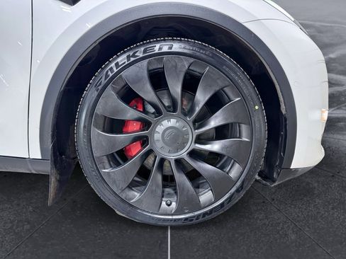 Used 2022 Tesla Model Y Performance image 35