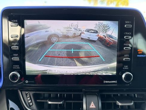 Used 2020 Toyota C-HR XLE image 30