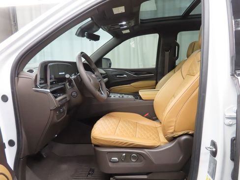 Used 2024 Cadillac Escalade ESV Sport w/ Touring Package AWD/4WD image 15