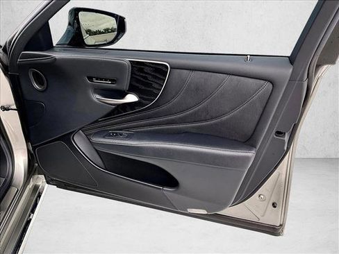 Used 2021 Lexus LS 500 w/ Accessory Package (Z2) RWD image 19