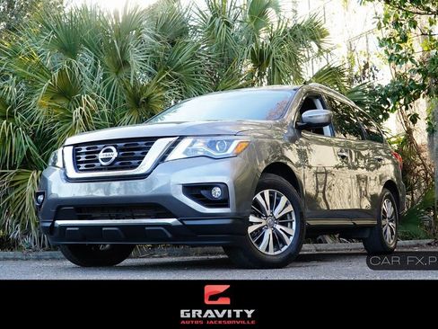 Used 2020 Nissan Pathfinder SV image 1