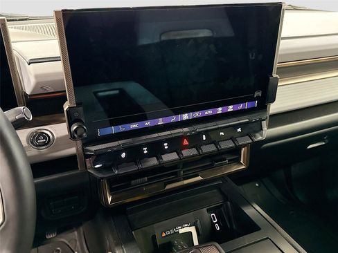 Used 2024 GMC Hummer EV 2X w/ Extreme Off-Road Package image 3