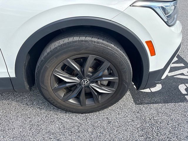 Used 2022 Volkswagen Tiguan SE AWD/4WD image 9