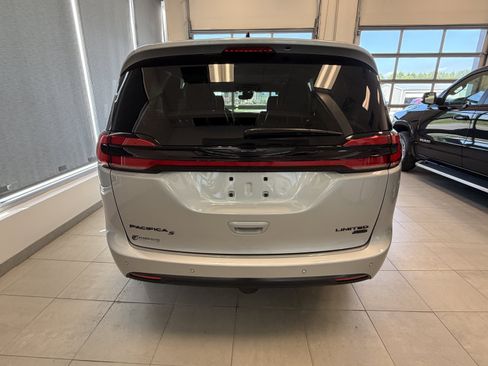 Used 2023 Chrysler Pacifica Limited w/ S Appearance Package AWD/4WD image 3