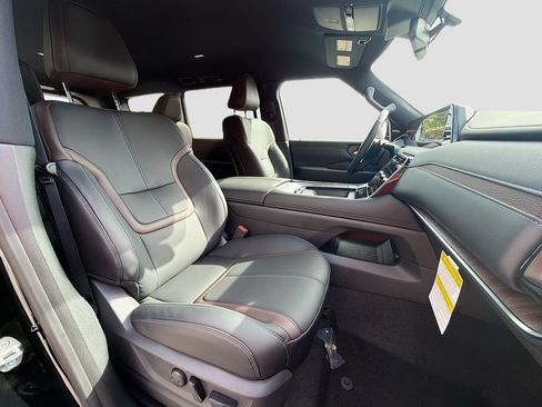 New 2026 Nissan Armada SL w/ Captain's Chari Seat Package RWD image 33