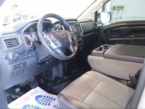 Used 2019 Nissan Titan S image 14