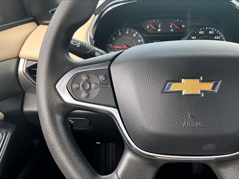 Used 2022 Chevrolet Traverse LS FWD image 24