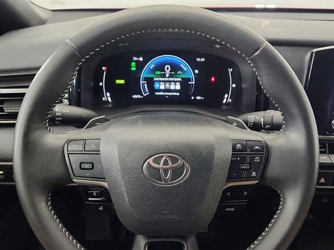 Used 2025 Toyota Camry SE w/ Convenience Package image 16