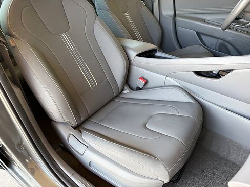 Certified 2025 Hyundai Elantra SEL FWD image 23