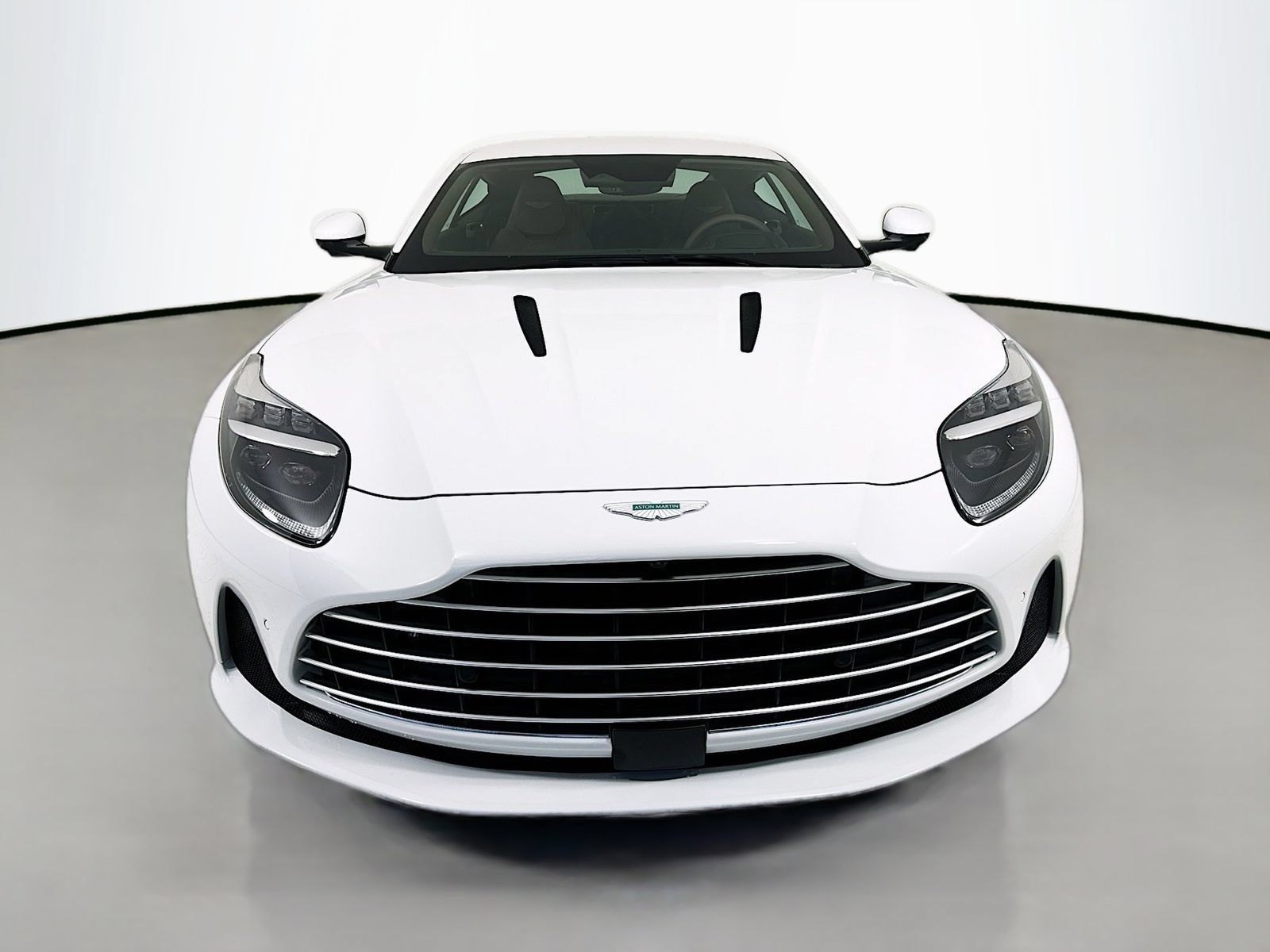 Used 2024 Aston Martin DB12 Coupe RWD image 2