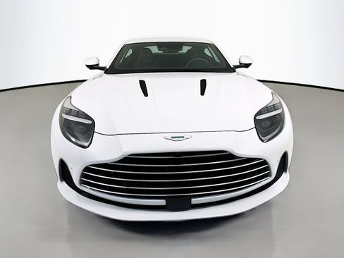 Used 2024 Aston Martin DB12 Coupe RWD image 2