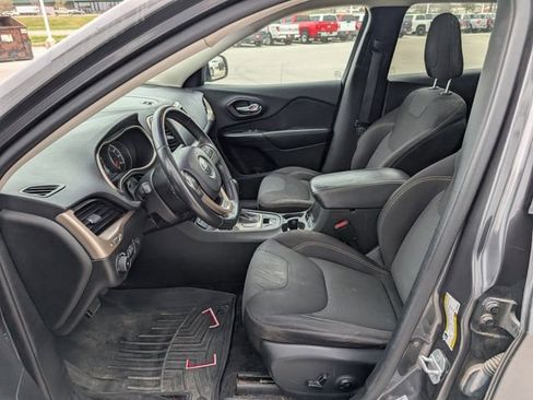 Used 2015 Jeep Cherokee Latitude w/ Comfort/Convenience Group image 2