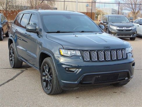 Used 2017 Jeep Grand Cherokee Altitude image 9